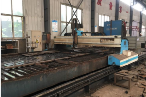 Plasma cutting process for wear resistant steel plates