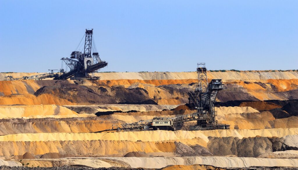 Wear-resistant steel plates used in conveyor transfer chute for mining material handling